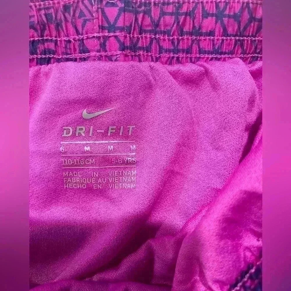 Bundle of 2 girls shorts Nike 6yrs and Children’s  place 6yrs - Picture 2 of 4